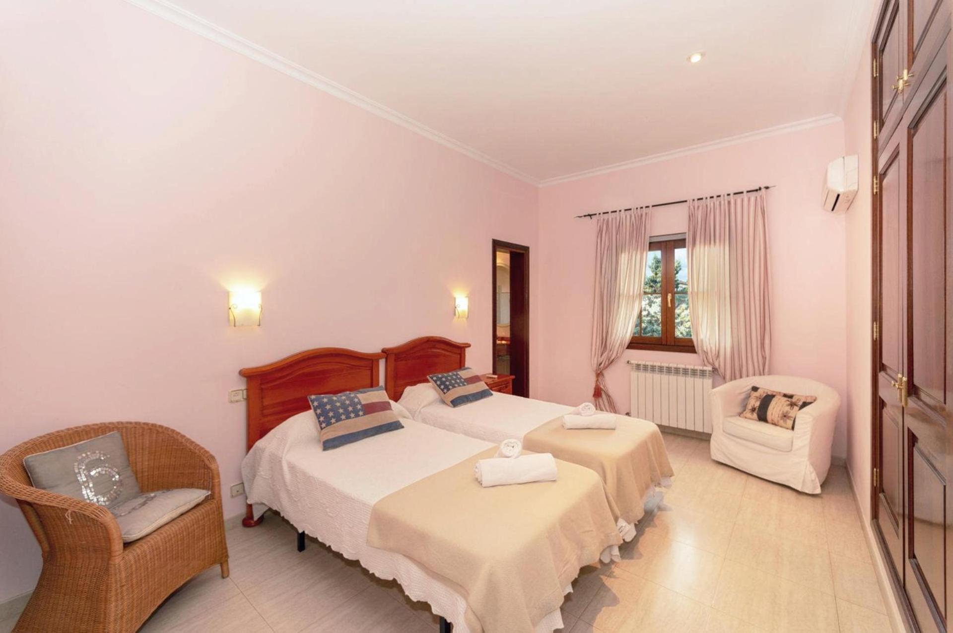 Villa Oliveres By Vintage Travel